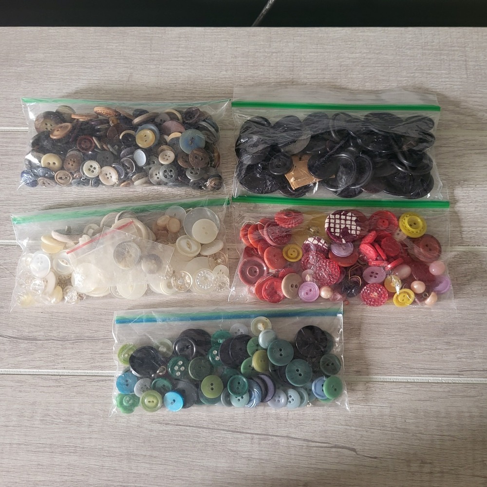 Big Lot Vintage To‎ Now Sewing Buttons Arts Crafts Multicolored